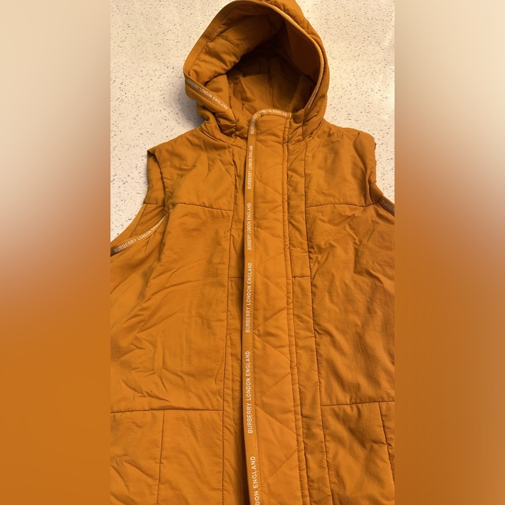 Burberry puffer/vest